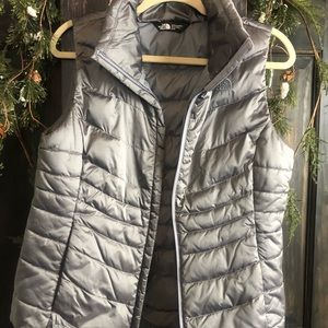 North Face 550 silver/gray vest